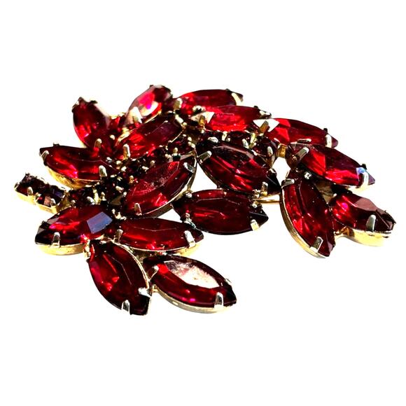 Vintage Red Rhinestone brooch classic mid century jewelry mod leaf motif pin - Picture 3 of 7
